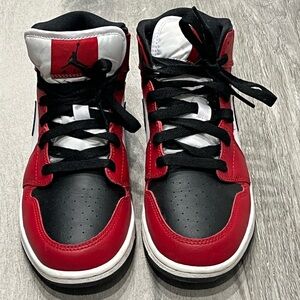 Air Jordan 1 Mid Chicago black toe sneakers- 4.5Y